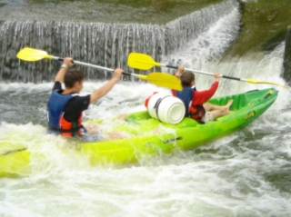  旋风中的独木舟 